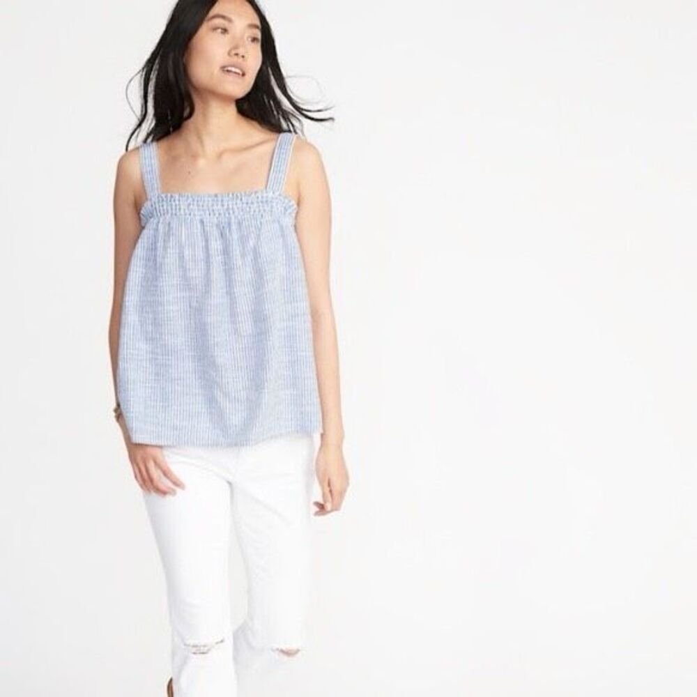 ✨Old Navy Sleeveless Smocked Swing Sz Medium Blue Striped Top✨